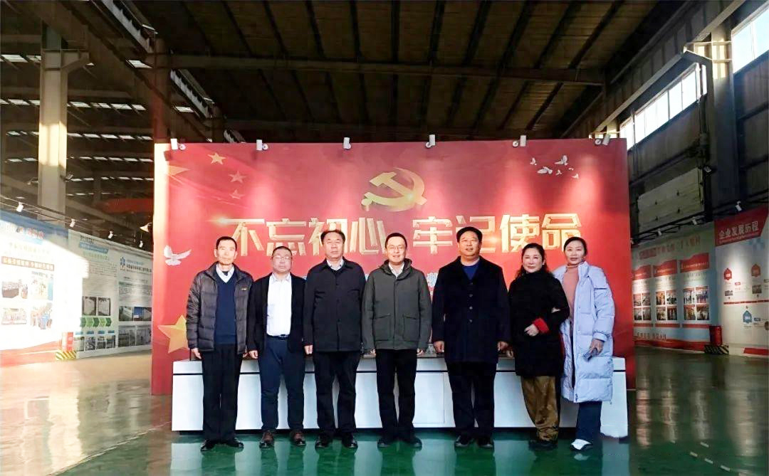 新疆和田市委常委、副市長(zhǎng)馮瓅蒞臨華泰智能裝備集團(tuán)考察